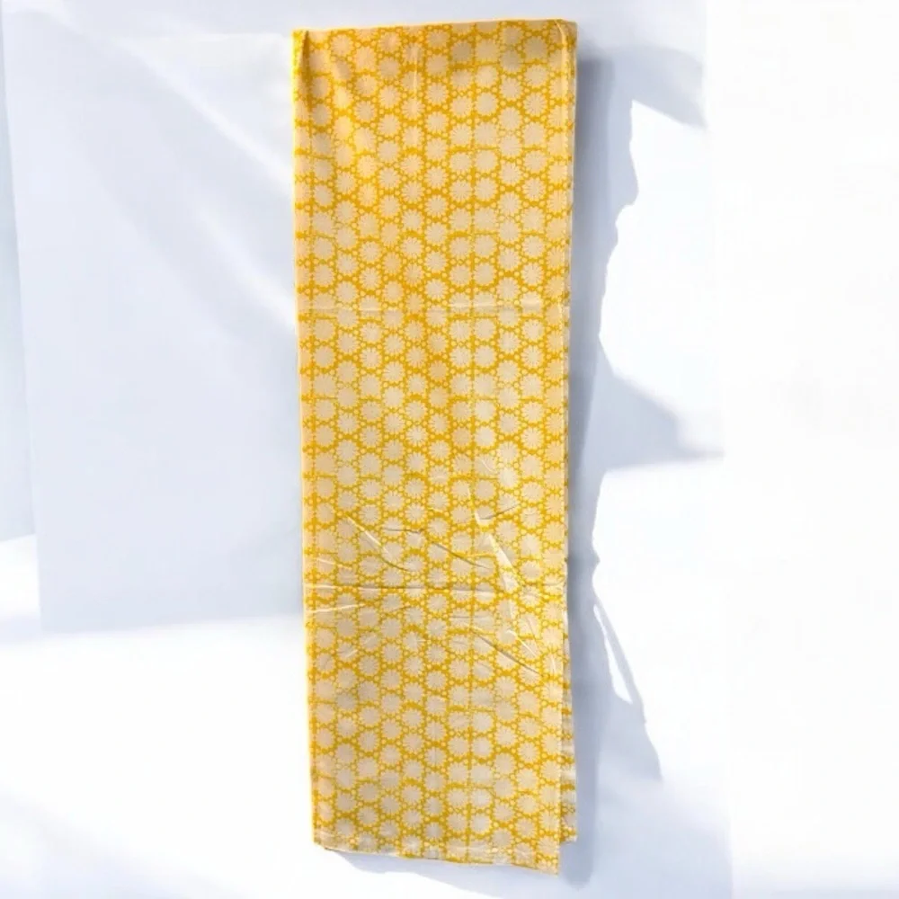 New! Sur La Table Daisy Floral Tablecloth 70x70